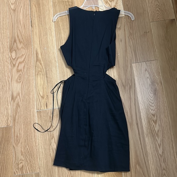 Open cut dress - Picture 4 of 4